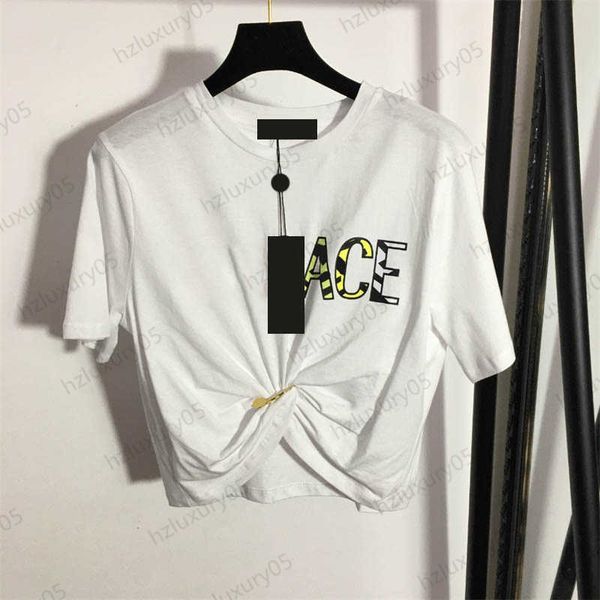 T-Shirts Designer-T-Shirt Damenkleidung Bunte Buchstaben drucken dekorative Kurzarmmode weiße T-Shirts individuelle Metall-Pin-Knick-Kurzoberteile 2 Farben Damen-T-Shirts
