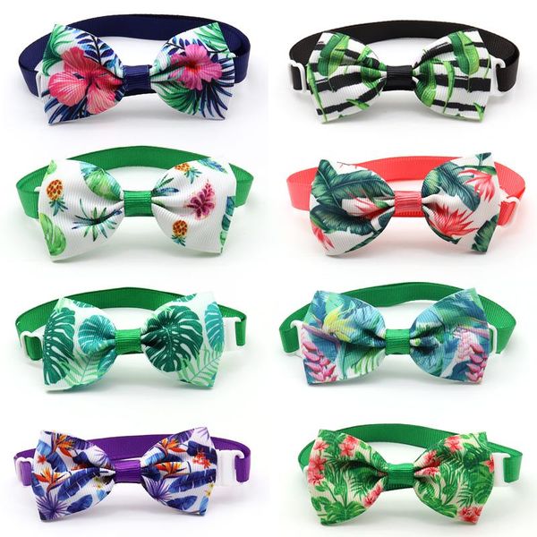 Accessoires 30/50/100 PCs Neue gemischte Farben Hundekrawatte Sommer Tropische Blumen Blumen Haustier Accessoires Welpe Bowties Verstellbares Gog -Kragen