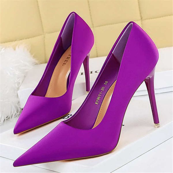 Sandálias Luxo Mulheres elegantes 75cm de 105cm de altura Scarpins Bombas de seda Lady Green Purple Fetish Wedding Bridal Saltos baixos Sapatos de cetim J230428