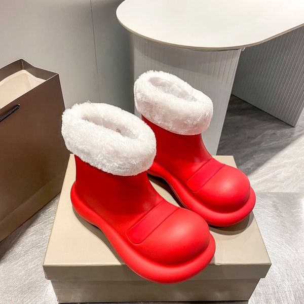 Botas de chuva de grife para mulheres, sapatos de água para adultos antiderrapantes da moda, botas curtas casuais impermeáveis, botas curtas de lã quente de dedo grande no inverno, presente de Natal vermelho