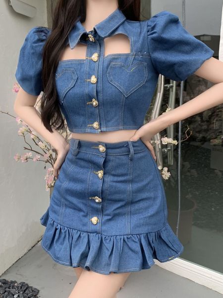 Abito a due pezzi Chic Denim Abiti a due pezzi Donna Sexy Love Pocketshirt Crop Top Mini Ruffles Gonne Abiti Donna Streetwear Cowboy Set 2 pezzi 230428