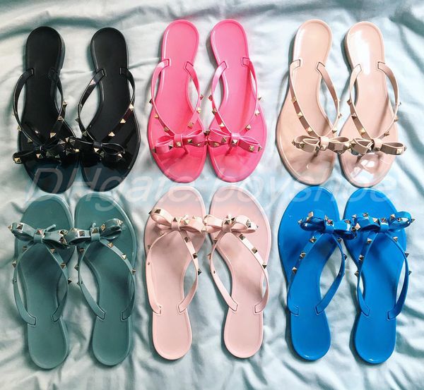 2023 Woman Designer Flat Jelly Stud Stud Luxury Rivett Man Slipper Sandal Slae Shoe Shoe Flated Brand Crystal Slides Moda