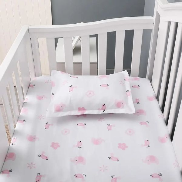 Conjuntos de cama 3 pcs algodão berço cama kit para menino menina bebê conjunto inclui quiltbed coverbed saia bonito dos desenhos animados elefante impressão 231128