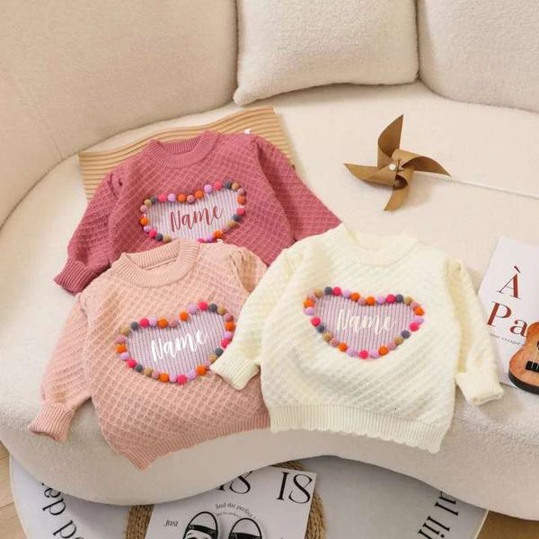 Set di abbigliamento Completi di maglione autunnale Set di vestiti per neonata Nome personalizzato Ricamo Cuore Body di lana Manica lunga Babi Ragazzi Molti colori 231128