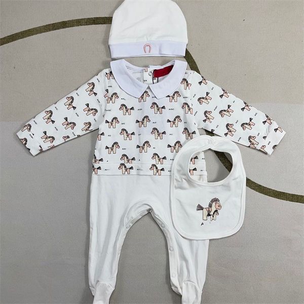 2023Designer bebê onesie, babador conjunto de roupas de bebê collants de luxo macacão de algodão meninos e meninas macacão bebê colcha 3 pçs q12