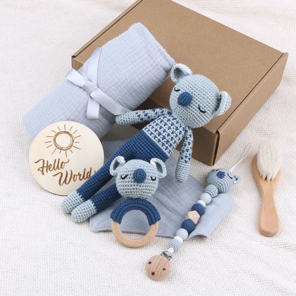 Massaggiagengive giocattoli fatti a mano all'uncinetto animale bambino massaggiagengive giocattolo in legno nato massaggiagengive koala bambola di pezza coperta di mussola nascita del bambino souvenir confezione regalo 231127