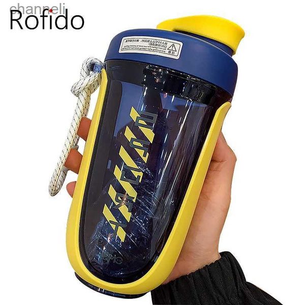 Garrafa de água Shaker Garrafa Esportes Chaleira de água portátil à prova de vazamento ao ar livre Fitness Blender Garrafa Bebidas Suco de frutas Ginásio Treino Waterbottle YQ231128