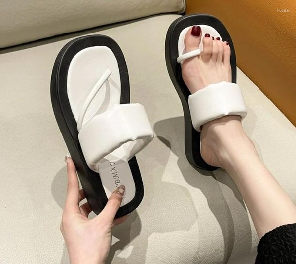 Chinelos mulheres sandálias de verão plataforma de salto plano moda tanga sapatos de couro slides flip flop