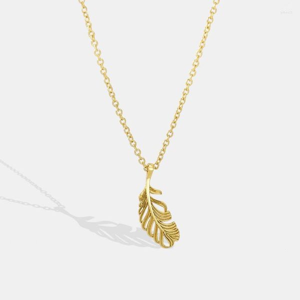 Colares pendentes 2023 Colar de estilo de cobre revestimento 18k penas de ouro real feminino inspar personalidade Clavicle Chain folha ornamento