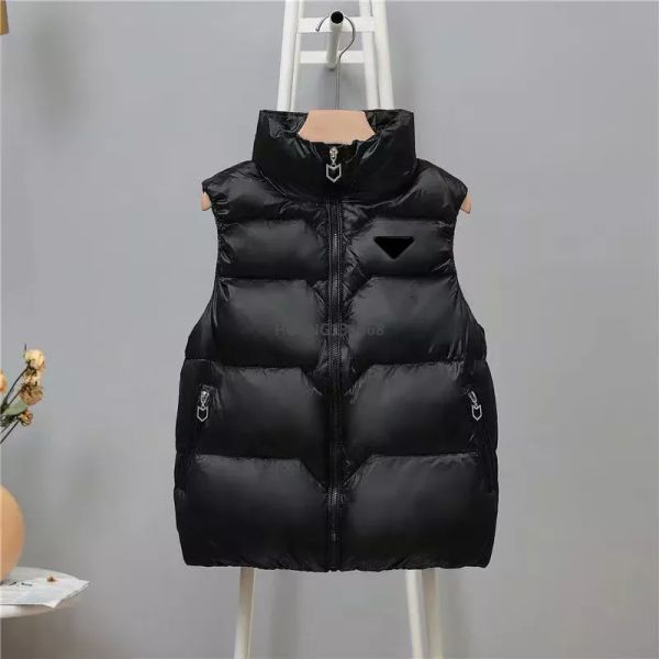 Gilet da donna Giubbotto imbottito Senza maniche Giacche da donna Designer Cappotto Opaco Slim Outwears Modello a triangolo in metallo Tinta unita h qualità Cappotti Gilet nero S-2XL