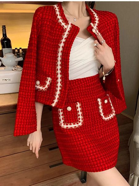 Abito a due pezzi Autunno Inverno Moda scozzese Rosso Set di due pezzi di lana Donna Perle Monopetto Giacca di tweed con frange Cappotto Tasca Minigonna 231129