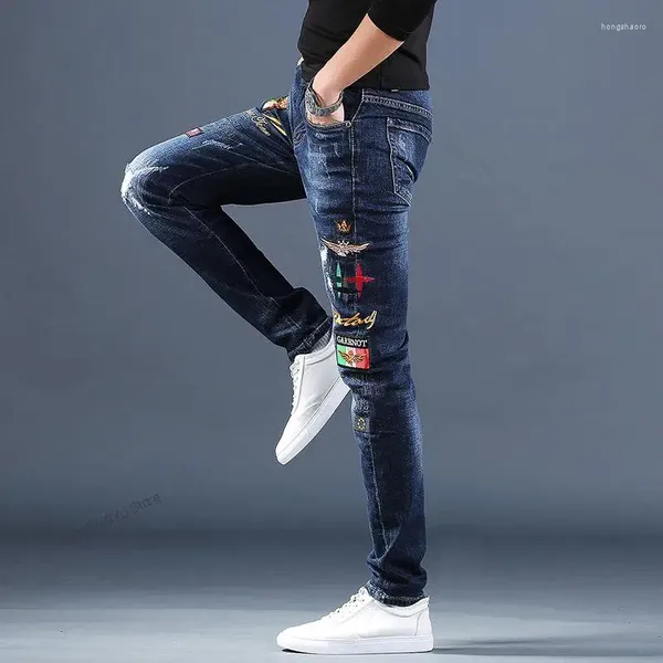 Heren Jeans 2023 Geborduurde Potlood Broek Merk Slanke Casual Kleine Voeten Gescheurd Gat Trend Herfst Winterbroek