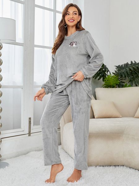 Pijamas femininos outono e inverno dos desenhos animados conjunto de pijama lapela pijamas simples flanela longo vestido de noite 231129