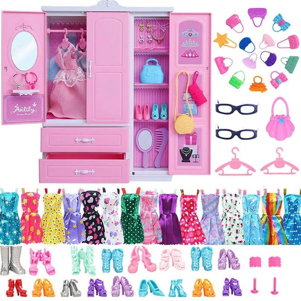 Casa de boneca acessórios móveis para casa de bonecas 31 itens conjunto = 1 guarda-roupa 30 roupas de bonecas vestidos coroas colar sapatos para 231128