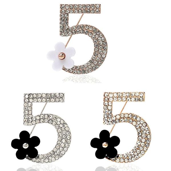 Spille Spille 1 pz Moda Strass Pieno Numero 5 Spilla Fiore Festa Nuziale di Lusso Lettera Donna Boutonniere Regalo Acrilico