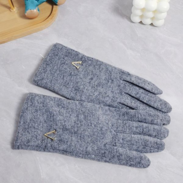 Guanti caldi in lana con lettera di design, patta interna in velluto con punta delle dita, touch screen, comodo regalo morbido per l'autunno e l'inverno all'aperto