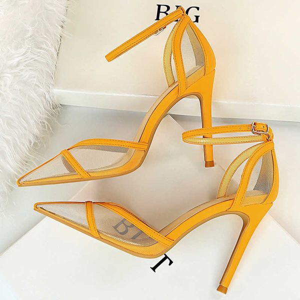 Sandálias 2023 Mulheres 10 cm de altura sandálias amarelas lady stripper malha nude tira areia de casamento de luxo de luxo de luxo