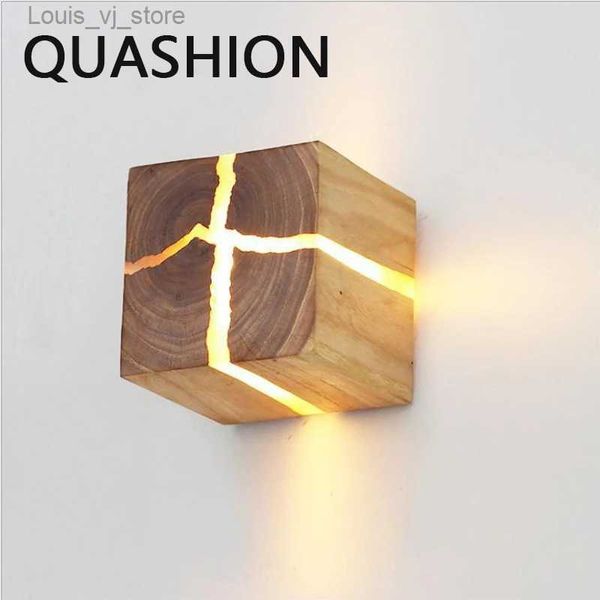 Lampade da tavolo Decorazione domestica moderna Lampada da parete Design creativo Corridoio Legno massello Crepa Sconce Luci Camera da letto LED Quadrato Nordic Night Lustres YQ231129