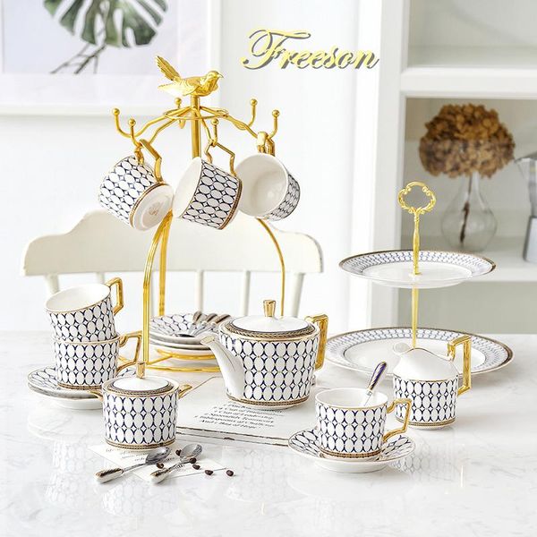 Strumenti Set da caffè Nordic Bone China Set da tè in porcellana con intarsi in oro Tazza da pentola di lusso Tazza in ceramica avanzata Zuccheriera Crema Teiera Lattiera