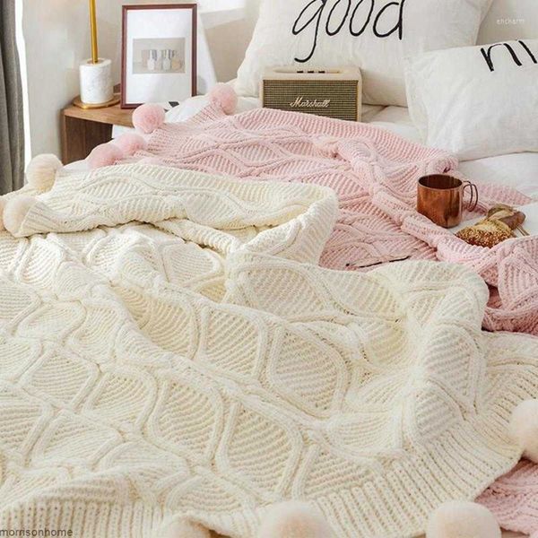 Elegante coperta lavorata a maglia con pompon per guardare la TV o fare un pisolino sulla poltrona, sul divano e sul letto 150 x 200 cm{category}{category}