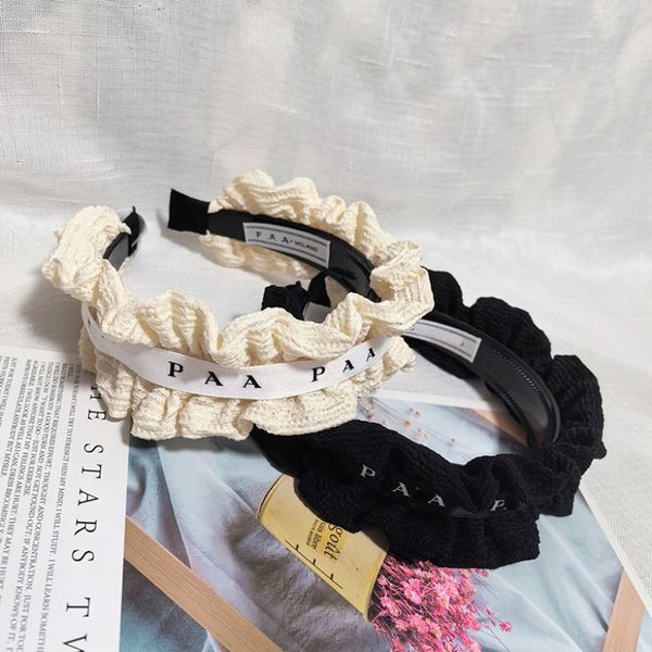 Siyah Prad Beyaz Vintage Luxury Head Bands Tasarımcı Basit Moda Pileli Meated Womens Washing Yüz Makyaj Geniş Brimmed Head Bandı Aile Kız Hediye Baş Bandı