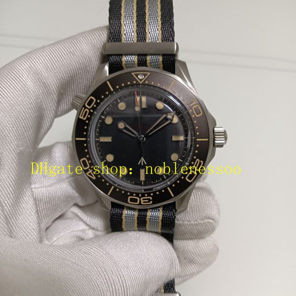 Foto real masculina vs fábrica cal.8806 Relógio automático Mens 42mm Diver 300m Titanium sem tempo para morrer 007 edição mecânica vsf esporte fita de tecido NATA Relógios