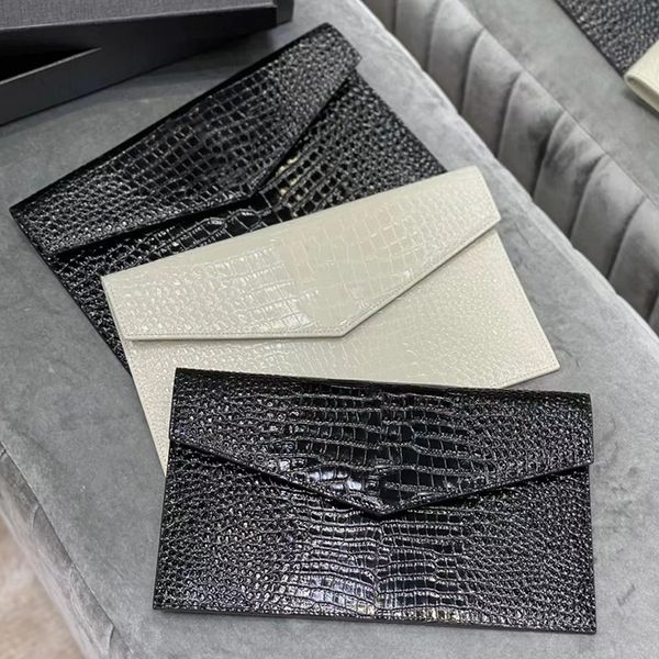 Uptown Pouch Clutch Bag Designer-Geldbörse aus echtem Leder mit Krokoprägung, Metallbeschläge mit einer Klappe, Magnetverschluss, Damen-Luxus-Brieftasche