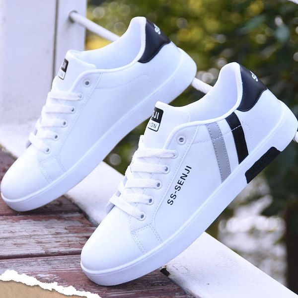 Sapatos de vestido 2024 Mens Casual Sneakers Branco Running Shoes para Homens Estilo Coreano Moda Macia e Confortável Sapatos Casuais Estilo de Rua 231130