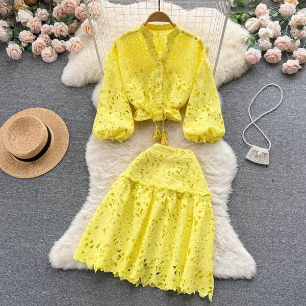 Vestidos de trabalho saia de moda feminina 2 peças conjuntos de lady crochet hollow out lantern sleeve tops blush mini saias curtas praia terno elegante