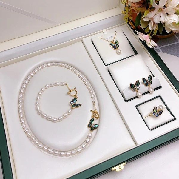 Ciondoli Collana di perle d'acqua dolce naturali Abito Ornamento di moda Squisita conchiglia di abalone Accessori intarsiati a farfalla