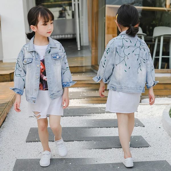 Piumino per ragazze Giacca di jeans strappata Autunno Coreano ricamato Giacche per bambini All-match Moda per bambini Abbigliamento alla moda per bambini 231129