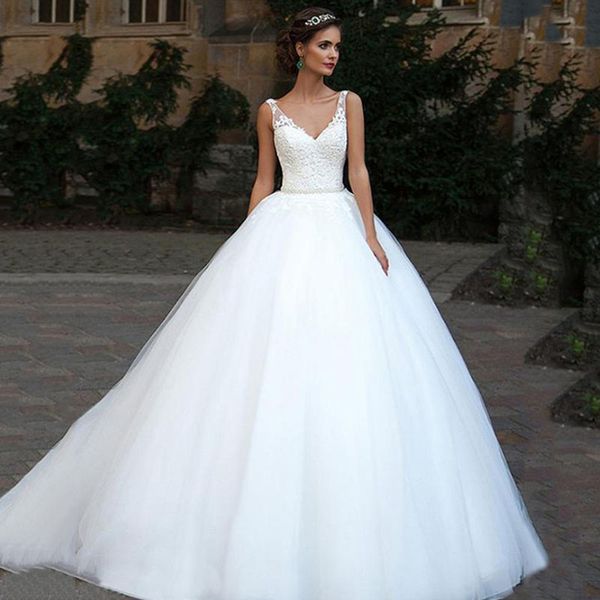 Abiti da sposa moderni con abiti da ballo per le donne 2023 Abiti da sposa da favola in pizzo con scollo a V e spalle scoperte Applique con lacci senza schienale