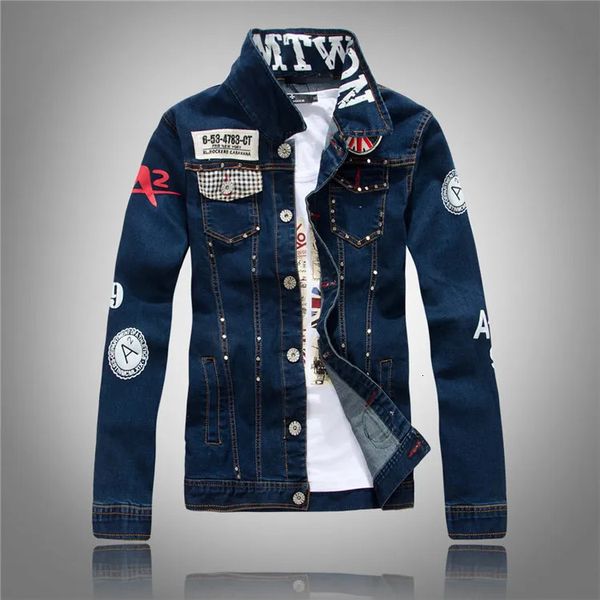 Männer Jacken Männer Frühling Herbst Mode Streetwear Denim Jacken Hip Hop Nieten Casual Solide Dunkelblau Gewaschen Oberbekleidung 231129