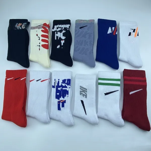 Foreign Trade Socken, hohe Röhre, Handtuchboden, sportliche Socken für Männer und Frauen, trendige Socken, Packung mit drei Paaren, Basketballsocken, Großhandel, modischer Haken aus Baumwolle