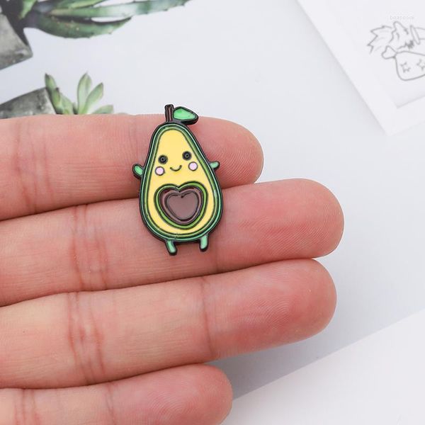 Spille Cartoon Sweet Tener Avocado Pera Spilla smaltata Sorriso adorabile Frutta verde Spille Uomo Donna Kawaii Food Plant Gioielli