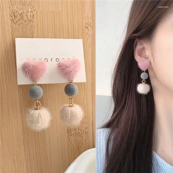 Brincos traseiros estilo coreano doce adorável coração rosa clipe de bola de pelúcia em 2023 cabelo cinza pom sem piercing feminino