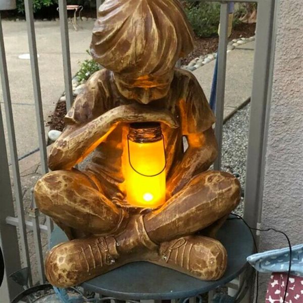 Vislumbres de Deus Estátua de menino Decoração de jardim de Páscoa Ornamento de resina com luz LED Energia solar 210318207Z
