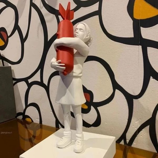 Oggetti decorativi Figurine Bomb Hugger Banksy Scultura Moderna in resina Design Ornamenti Ufficio Decorazioni per la casa Soggiorno Decorazione Artigianato 231130