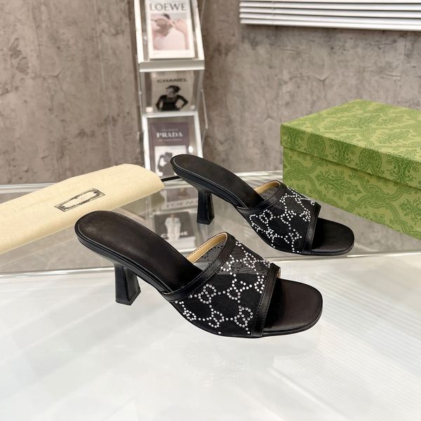 As mais recentes sandálias de mula de malha embelezadas com broca quente Sandálias pop elegantes com chinelos de couro confortáveis para mulheres sapatos de fábrica de grife