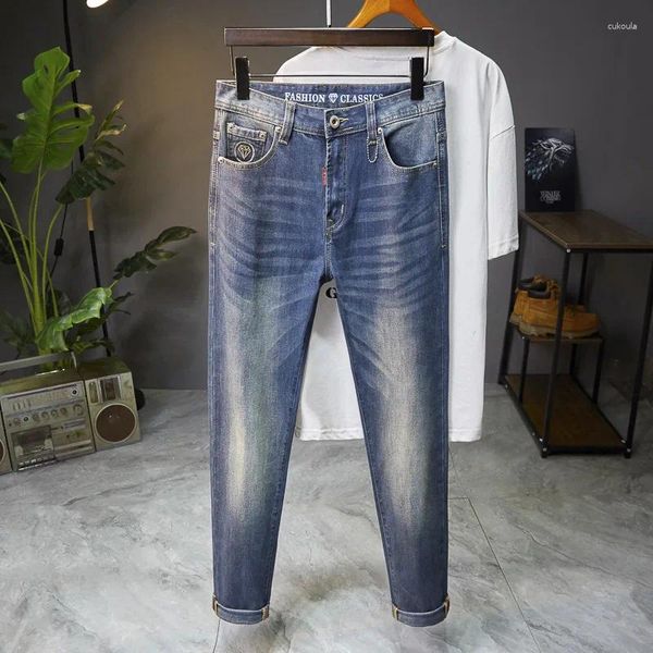 Jeans masculinos slim fit versão coreana pequena perna reta juventude casual calças de algodão