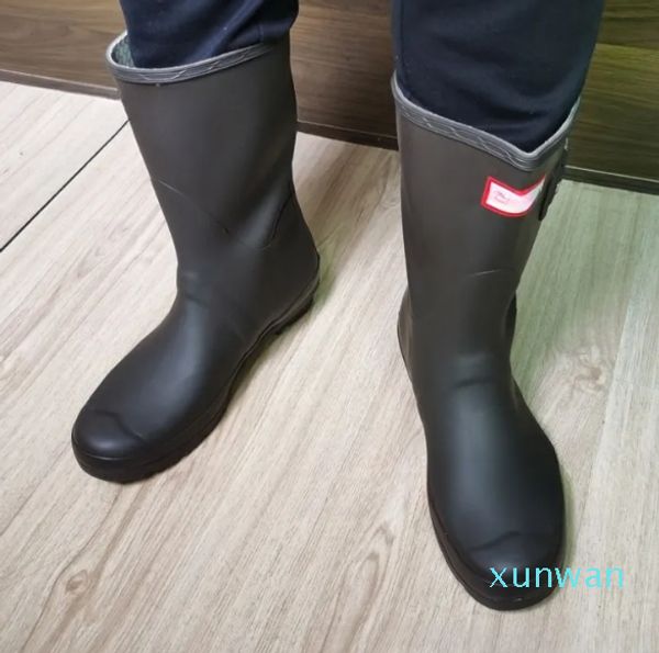 Caçadores Botas de chuva de borracha Tênis formal de couro Mocassins da moda mulas Design de logotipo vermelho