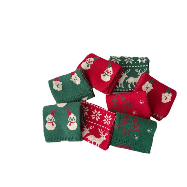 Sciarpe Avvolge Sciarpa lavorata a maglia in filato invernale di Natale per il bambino del bambino Stampa albero di Babbo Natale Sciarpe festive Fazzoletto da collo per bambini Protezione per il collo dei bambini 231129