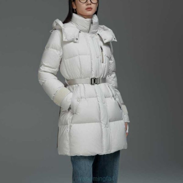 Parka da donna Gaoke 2023 Inverno Nuovo prodotto Cappotto in piumino d'oca con cappuccio di media lunghezza con lacci per calore e leggerezza Giacca stile mongolo 3zi9