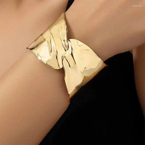 Bracciale aperto in metallo con foglie Bracciale da donna per ragazze Prodotto Placcatura in oro Gioielli di moda Regalo per feste Stile CB296