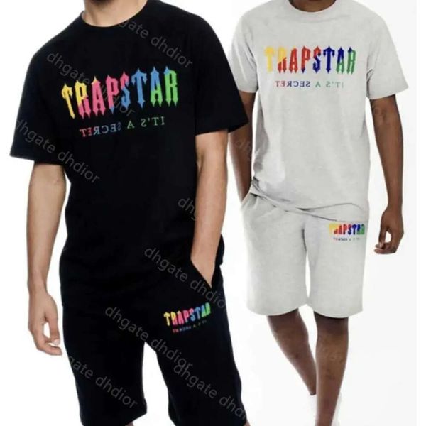 2023 New Trapstar London T Shirt da uomo e da donna Top ricamato in ciniglia decodificato accordo vestito - Revolution Designer Trapstars Tee moda casual 688