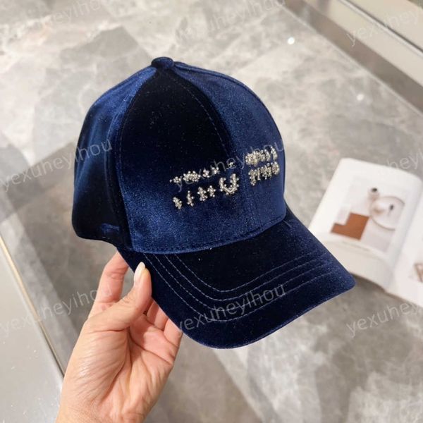 2023 donne miumius Fashion Ball Caps Designer Street Hat Berretto versatile per donna Uomo Cappelli Classico inverno / autunno Cappello di velluto di alta qualità A1