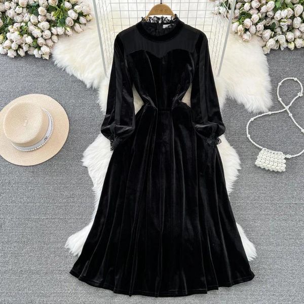 Freizeitkleider Damen Schwarzes Kleid Herbst Winter Französischer Stil Elegantes Temperament Samt Spitze Patchwork A-Linie Langes Abendkleid