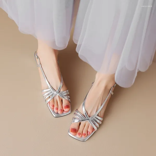 Sandalet Kadınların Orijinal Deri Kare Toe Tıknaz Düşük Topuklu Dar Dar Bant Moda Moda Kırış Bayanlar Ayakkabı Yaz Gümüş Altın
