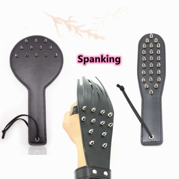 Massageprodukte, exotische Accessoires aus Leder, doppelseitiger dicker Spanking-Paddel-Slapper mit Niete für Erwachsene, sexy Spiele, Bdsm-Bondage-Peitsche-Spielzeug