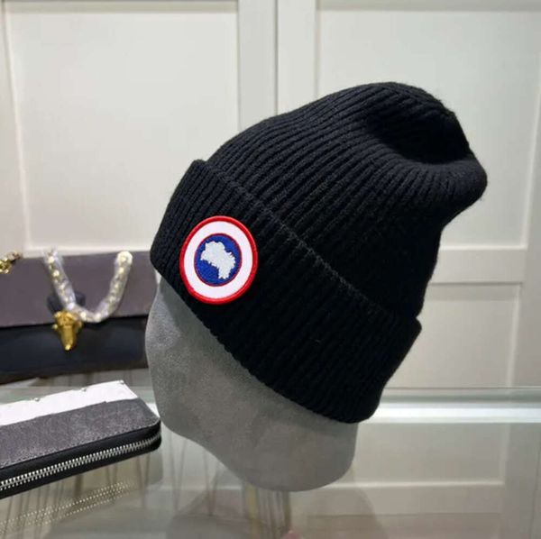 Designer de moda chapéu de ganso gorro de inverno gorro de malha quente proteção de ouvido temperamento casual boné frio bonés de esqui multi-cor boa alta qualidade D33